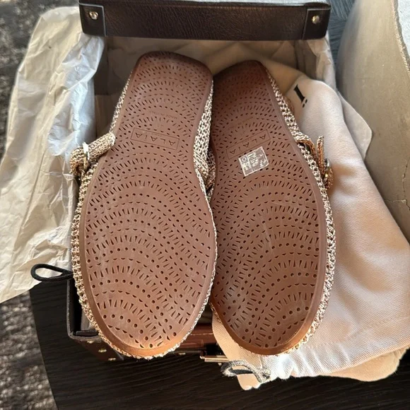 ALAÏA Metallic Crochet leather-trimmed Mary Jane flats - Picture 2 of 6